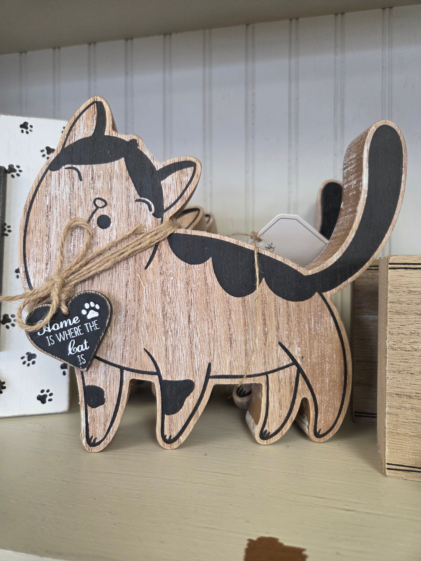 Home is where the cat is statue